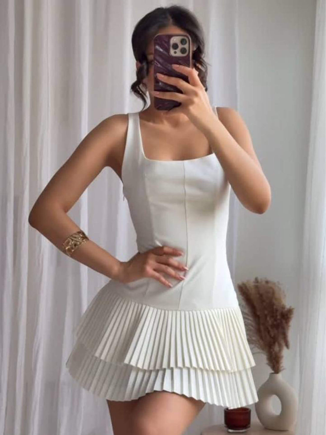 Short dress with two pleats white
